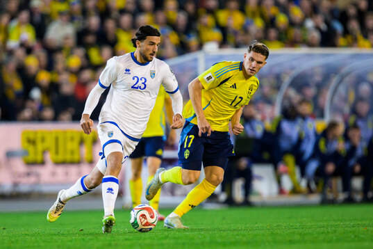 Leon Avdullahu of Kosovo and Viktor Gyökeres of Sweden