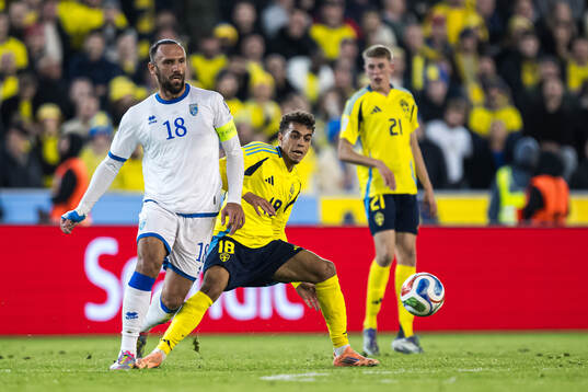 Vedat Muriqi of Kosovo and Yasin Ayari of Sweden