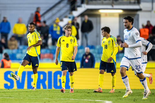 Isak Hien , Daniel Svensson and Yasin Ayari of Sweden look