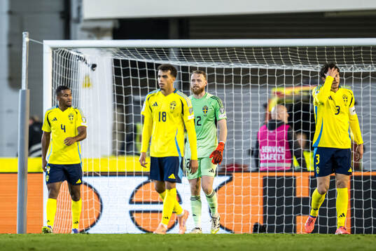 Isak Hien , Yasin Ayari, goalkeeper Viktor Johansson and