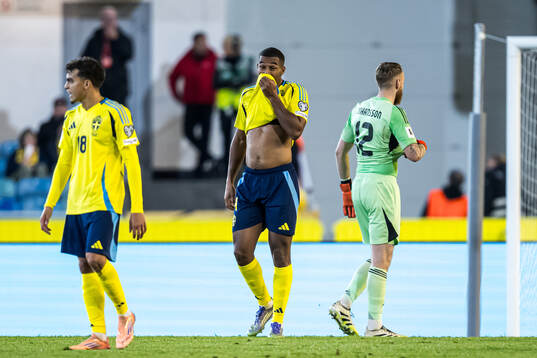 Yasin Ayari , Isak Hien and goalkeeper Viktor Johansson of
