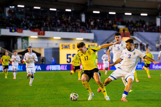 Viktor Gyökeres of Sweden and Kreshnik Hajrizi of Kosovo