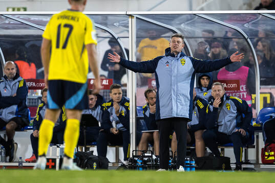 Viktor Gyökeres and Head coach Jon Dahl Tomasson of Sweden