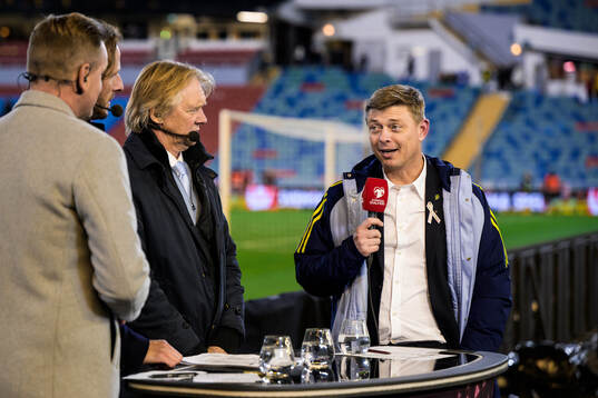 Head coach Jon Dahl Tomasson of Sweden in the Viaplay studio