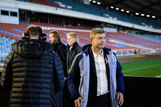Head coach Jon Dahl Tomasson of Sweden