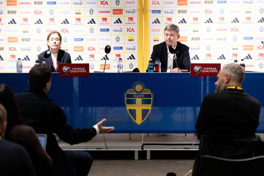 Head coach Jon Dahl Tomasson of Sweden