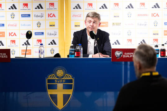 Head coach Jon Dahl Tomasson of Sweden