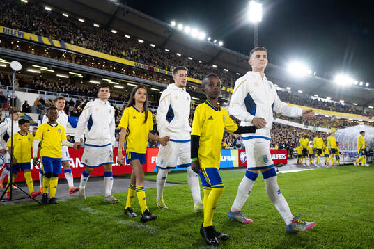 Mascots with players of Kosovo