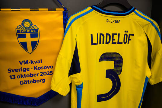 The jersey of Victor Nilsson Lindelöf in the dressing room