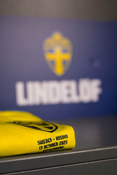 The jersey of Victor Nilsson Lindelöf in the dressing room
