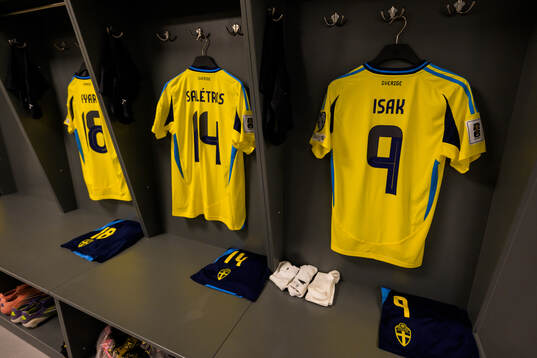 The jerseys of Yasin Ayari, Anton Salétros and Alexander