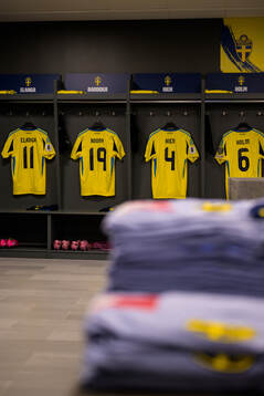 The jerseys of Anthony Elanga, Roony Bardghji, Isak Hien