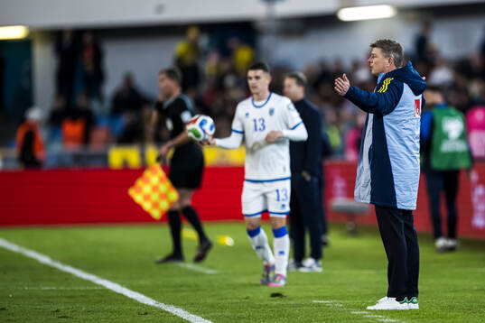 Head coach Jon Dahl Tomasson of Sweden