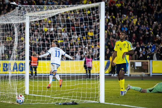 Fisnik Asllani of Kosovo celebrate the 0-1 goal while Isak