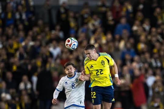 Florent Muslija of Kosovo and Gustaf Lagerbielke of Sweden