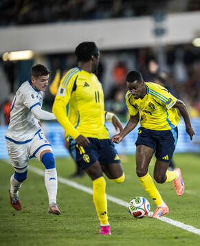 Lindon Emerllahu of Kosovo and Alexander Isak of Sweden