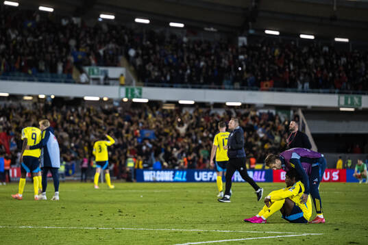 Anthony Elanga of Sweden looks dejected