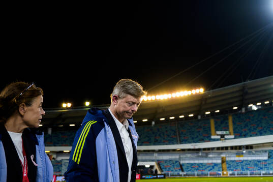Press officer Petra Thorén and Head coach Jon Dahl