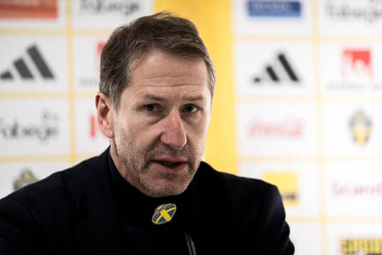 Head coach Franco Foda of Kosovo