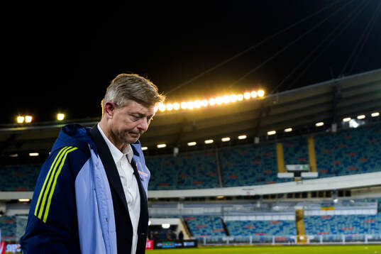 Head coach Jon Dahl Tomasson of Sweden