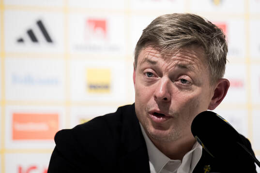 Head coach Jon Dahl Tomasson of Sweden