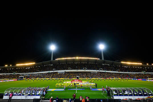Lineup of Sweden and of Kosovo