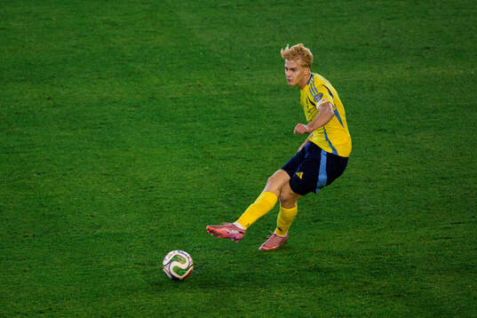 Lucas Bergvall of Sweden
