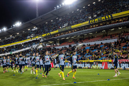 Alexander Isak and Victor Nilsson Lindelöf of Sweden