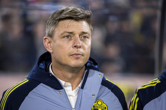 Head coach Jon Dahl Tomasson of Sweden