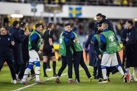 Substitutes of Kosovo celebrate the 0-1 goal