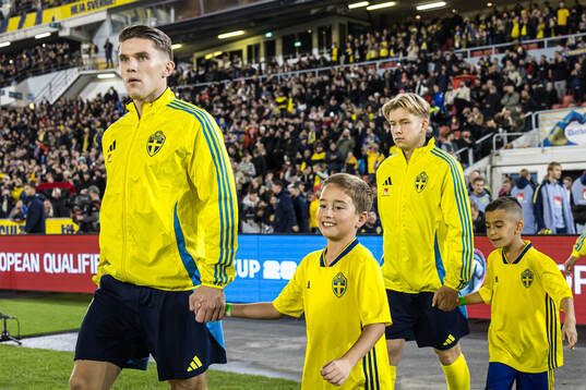 Viktor Gyökeres and Daniel Svensson of Sweden