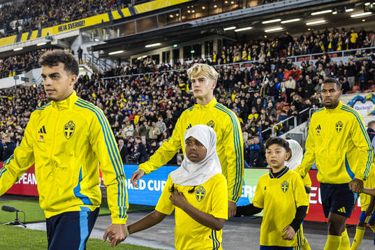 Yasin Ayari, Lucas Bergvall and Isak Hien