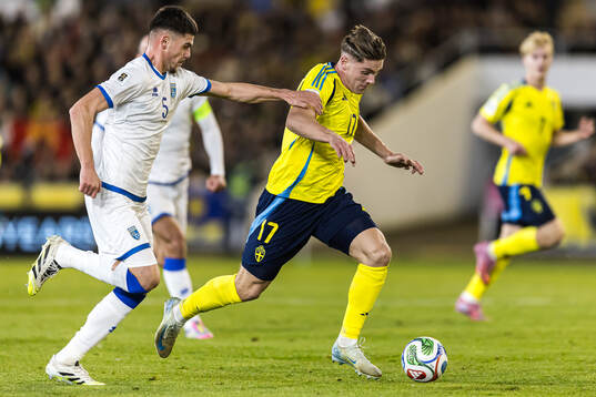 Albian Hajdari of Kosovo and Viktor Gyökeres of Sweden