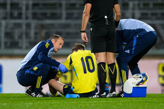 Williot Swedberg of Sweden receives medical attention
