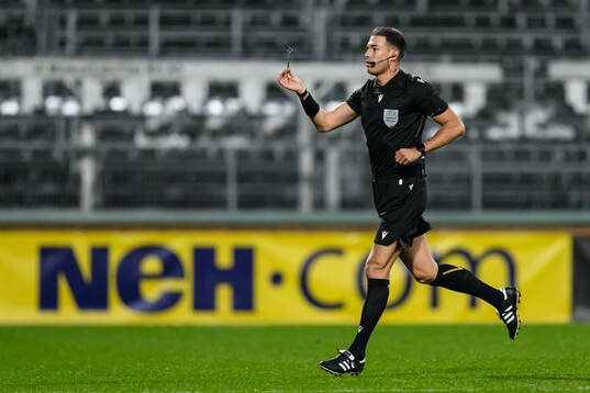 Referee Oguzhan Çakir with a scissor