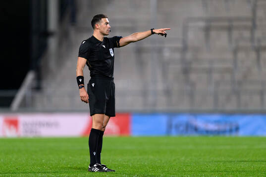 Referee Oguzhan Cakir