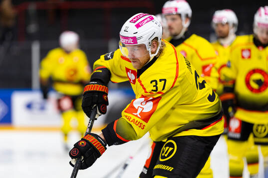 Anton Lindholm of SC Bern