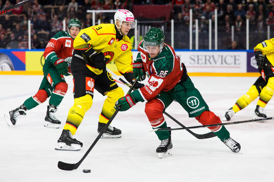 Erik Thorell of Frölunda and Victor Ejdsell of SC Bern