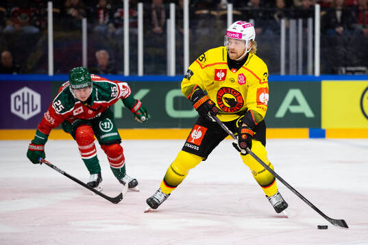 Anton Lindholm of SC Bern