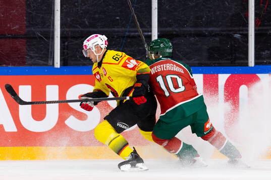 Ramon Untersander of SC Bern and Max Westergård of