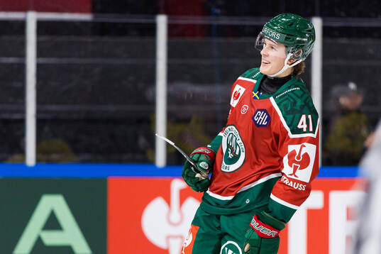 Ivar Stenberg of Frölunda celebrates