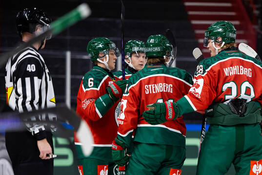 Ivar Stenberg of Frölunda celebrates