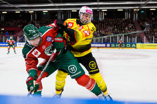 Christian Folin of Frölunda and Fabian Ritzmann of SC Bern