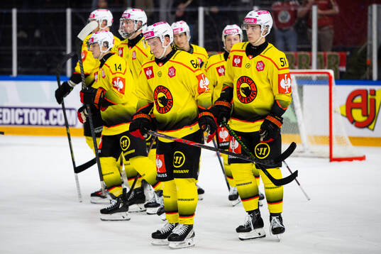 Players of SC Bern look dejected