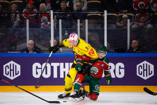 Victor Ejdsell of SC Bern and Jere Innala of Frölunda