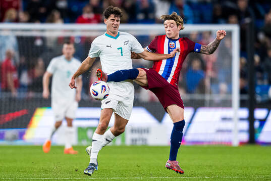 Matt Garbett of New Zealand and Patrick Berg of Norway