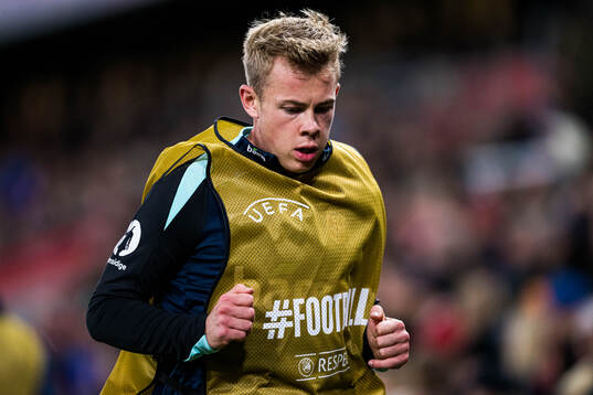 Aune Selland Heggebø of Norway warms up