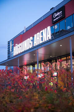 Hägglunds Arena innan ishockeymatchen i Hockeyallsvenskan