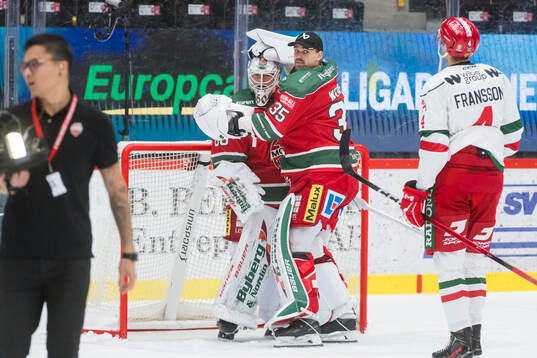 Modos målvakt Edvin Olofsson och målvakt Adam Werner