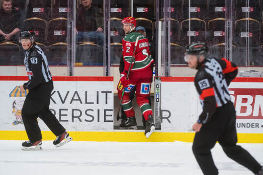 Modos David Rundblad blir utvisad
